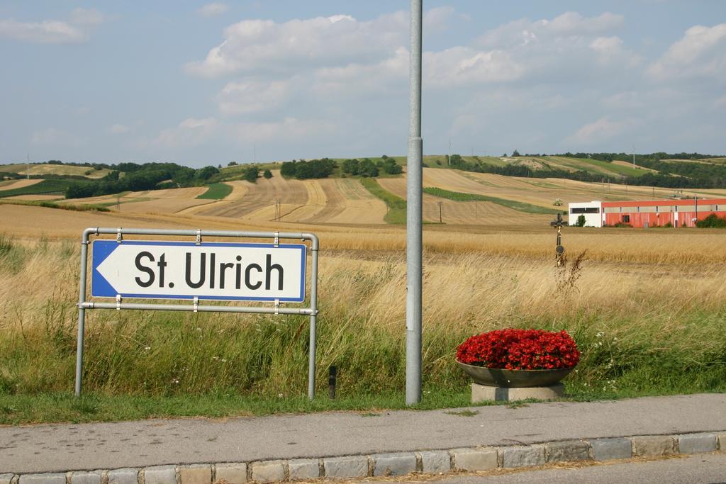 Готель Weingut Martinshof Sankt Ulrich  Екстер'єр фото
